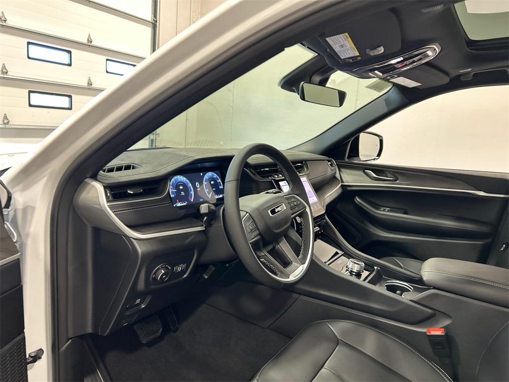 new 2025 Jeep Grand Cherokee car, priced at $48,302