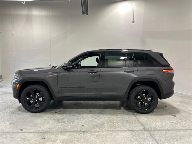 new 2025 Jeep Grand Cherokee car, priced at $43,581