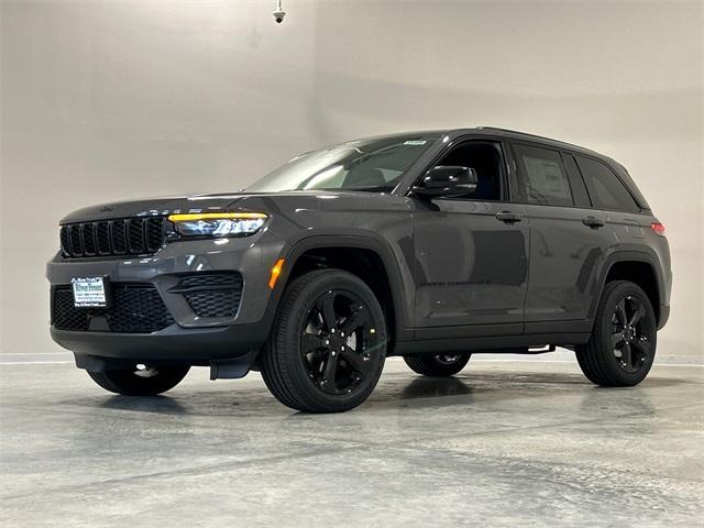 new 2025 Jeep Grand Cherokee car, priced at $43,581