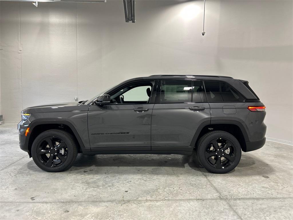 new 2025 Jeep Grand Cherokee car, priced at $42,417