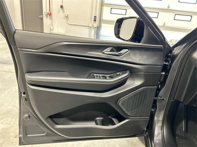 new 2025 Jeep Grand Cherokee car, priced at $43,581