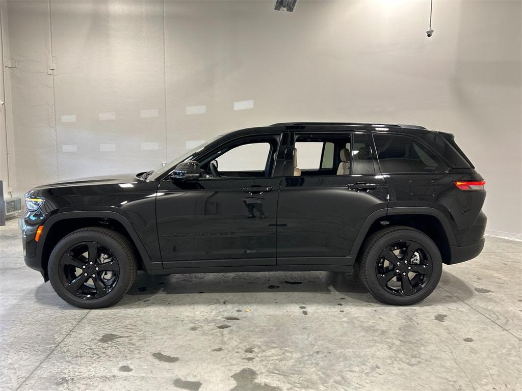new 2025 Jeep Grand Cherokee car, priced at $48,115