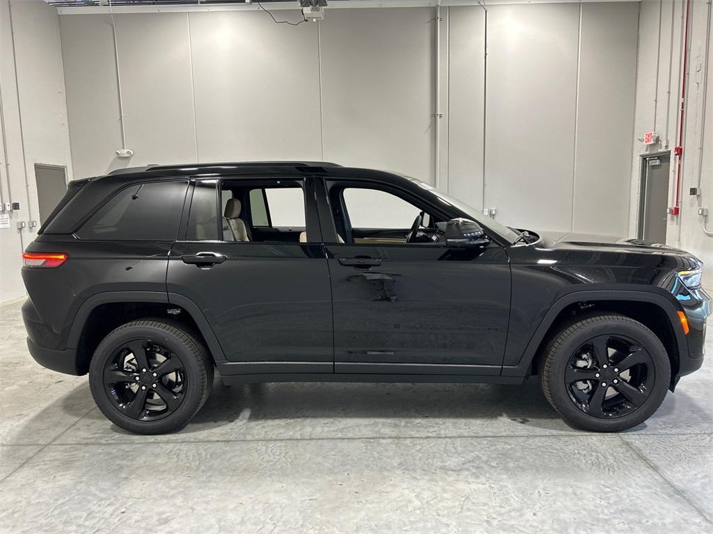 new 2025 Jeep Grand Cherokee car, priced at $48,115