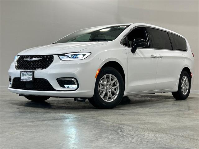 new 2025 Chrysler Pacifica car, priced at $39,510