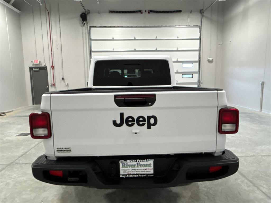 new 2025 Jeep Gladiator car, priced at $43,572