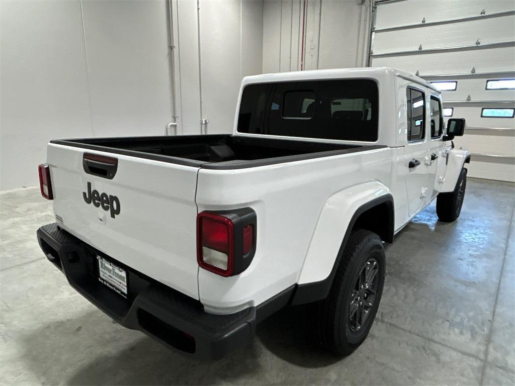 new 2025 Jeep Gladiator car, priced at $43,572