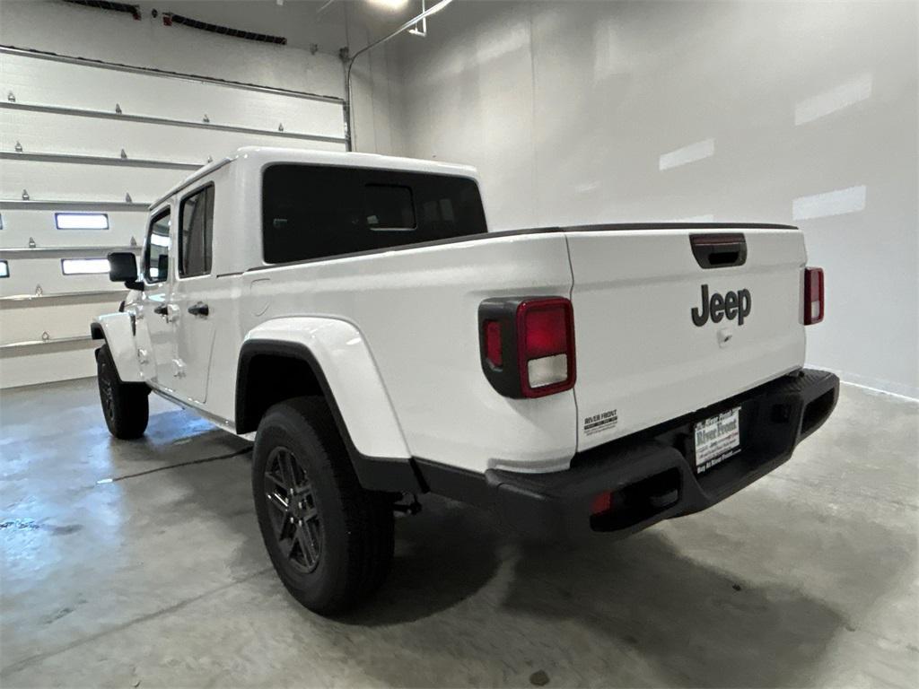 new 2025 Jeep Gladiator car, priced at $43,572