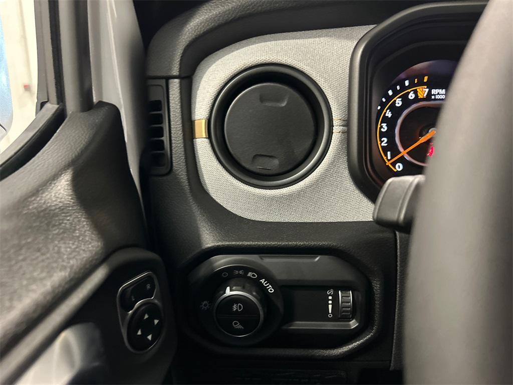 new 2025 Jeep Gladiator car, priced at $43,572