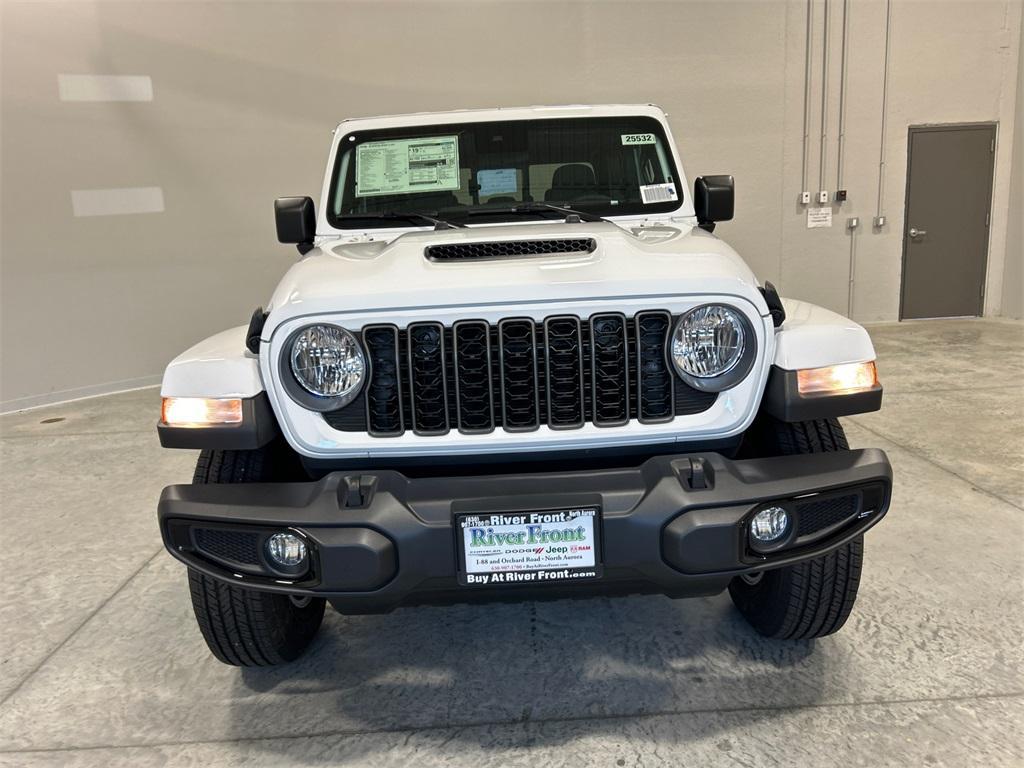 new 2025 Jeep Gladiator car, priced at $43,572