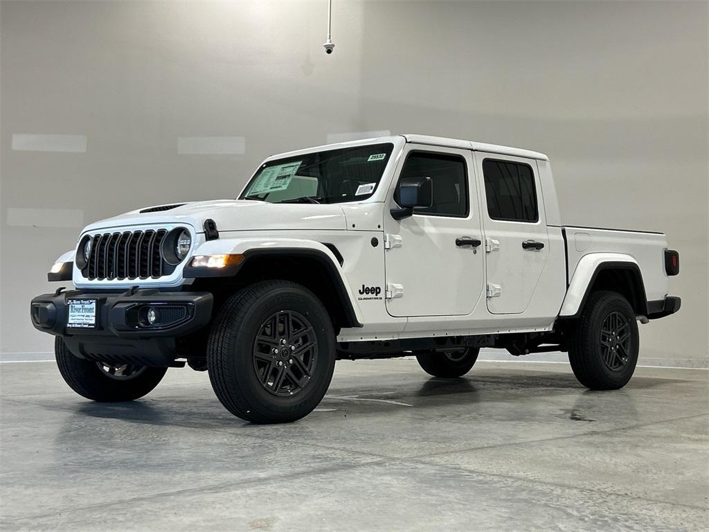 new 2025 Jeep Gladiator car, priced at $43,572