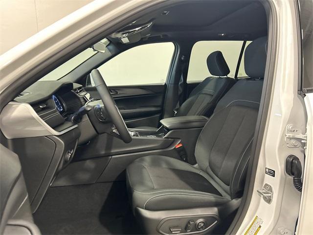 new 2025 Jeep Grand Cherokee car, priced at $39,206