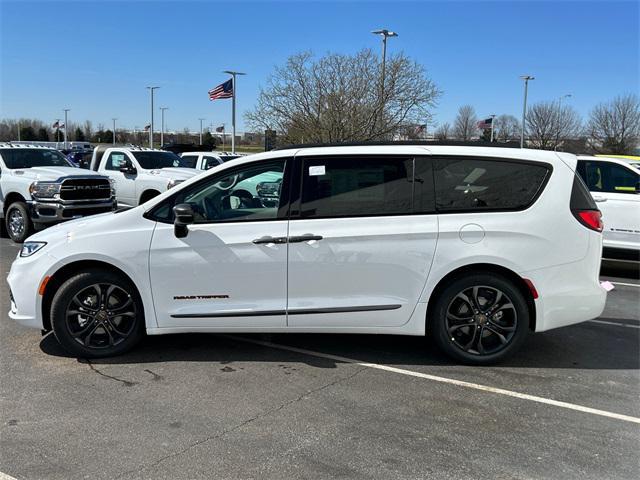 new 2024 Chrysler Pacifica car, priced at $43,843