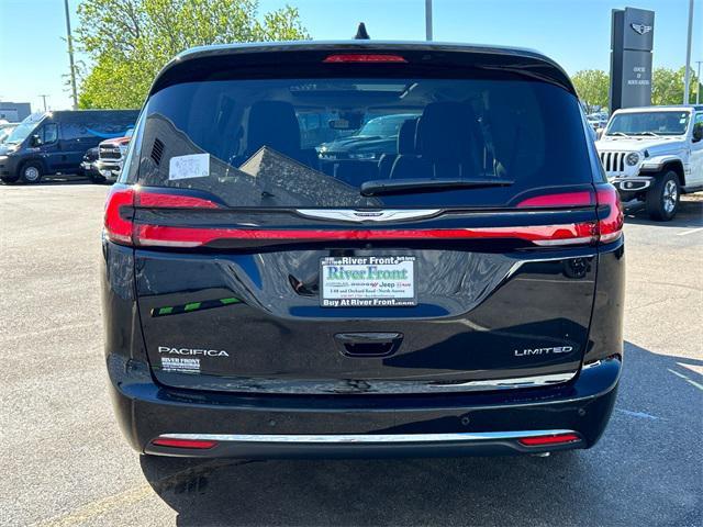 new 2024 Chrysler Pacifica car, priced at $41,869