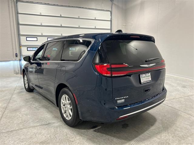 new 2025 Chrysler Pacifica car, priced at $40,941