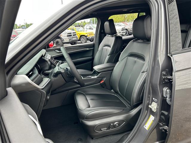 new 2024 Jeep Grand Cherokee car, priced at $45,509