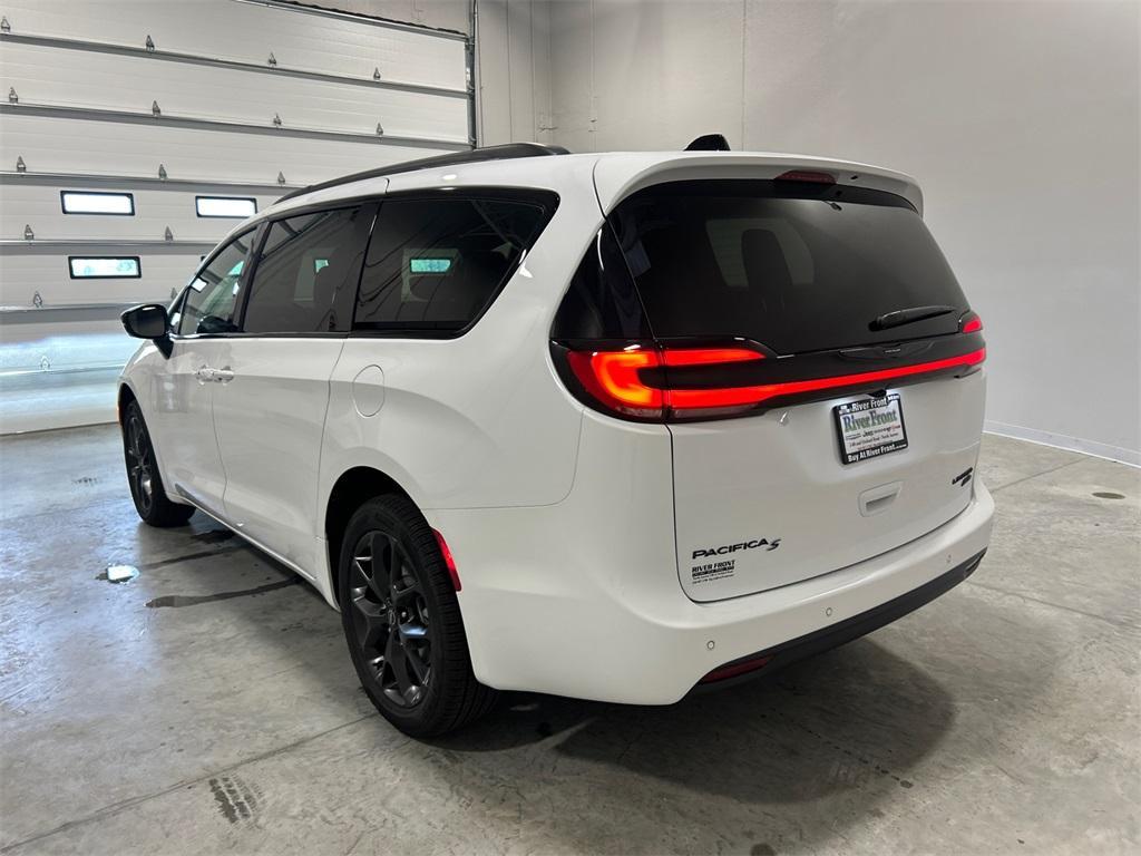 new 2026 Chrysler Pacifica car, priced at $52,265