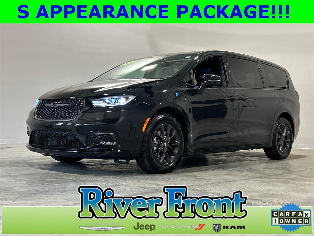 used 2024 Chrysler Pacifica Hybrid car, priced at $38,750