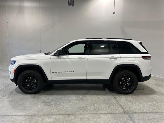 new 2025 Jeep Grand Cherokee car, priced at $42,002