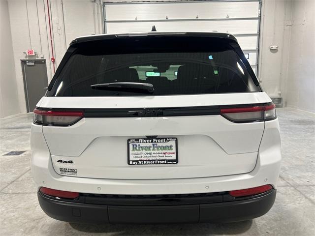 new 2025 Jeep Grand Cherokee car, priced at $42,002