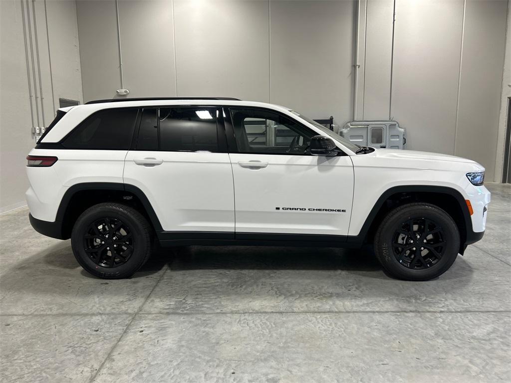 new 2025 Jeep Grand Cherokee car, priced at $33,081