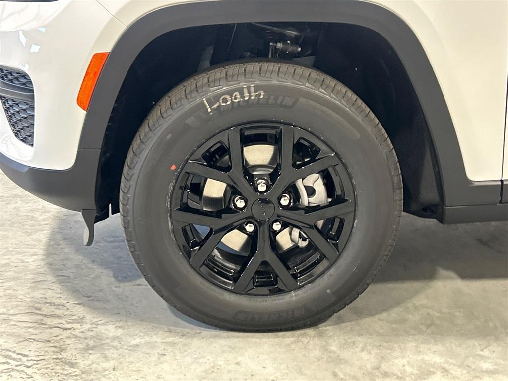 new 2025 Jeep Grand Cherokee car, priced at $33,081