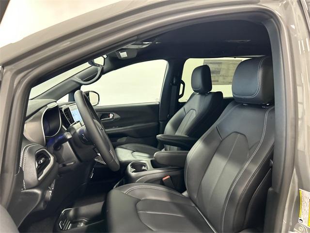 new 2025 Chrysler Pacifica car, priced at $43,121