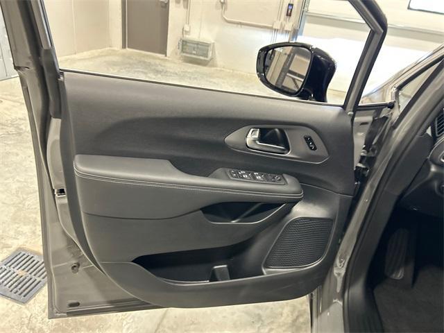 new 2025 Chrysler Pacifica car, priced at $43,121