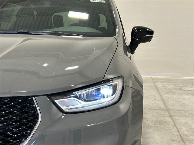 new 2025 Chrysler Pacifica car, priced at $43,121