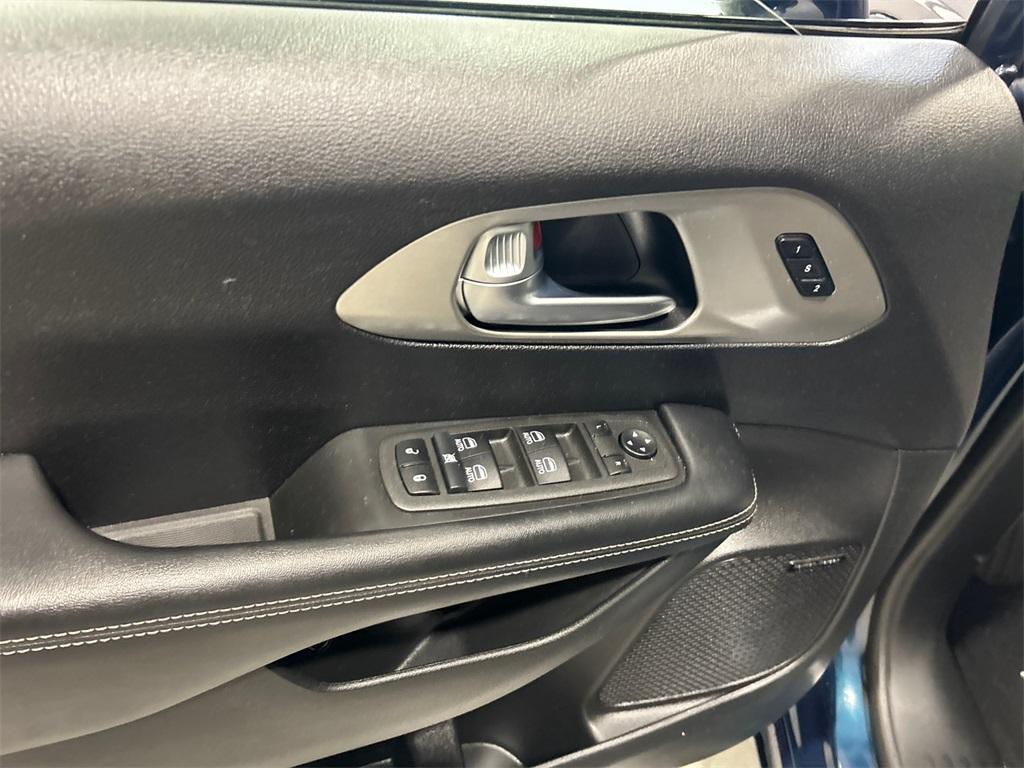 used 2022 Chrysler Pacifica Hybrid car, priced at $37,650