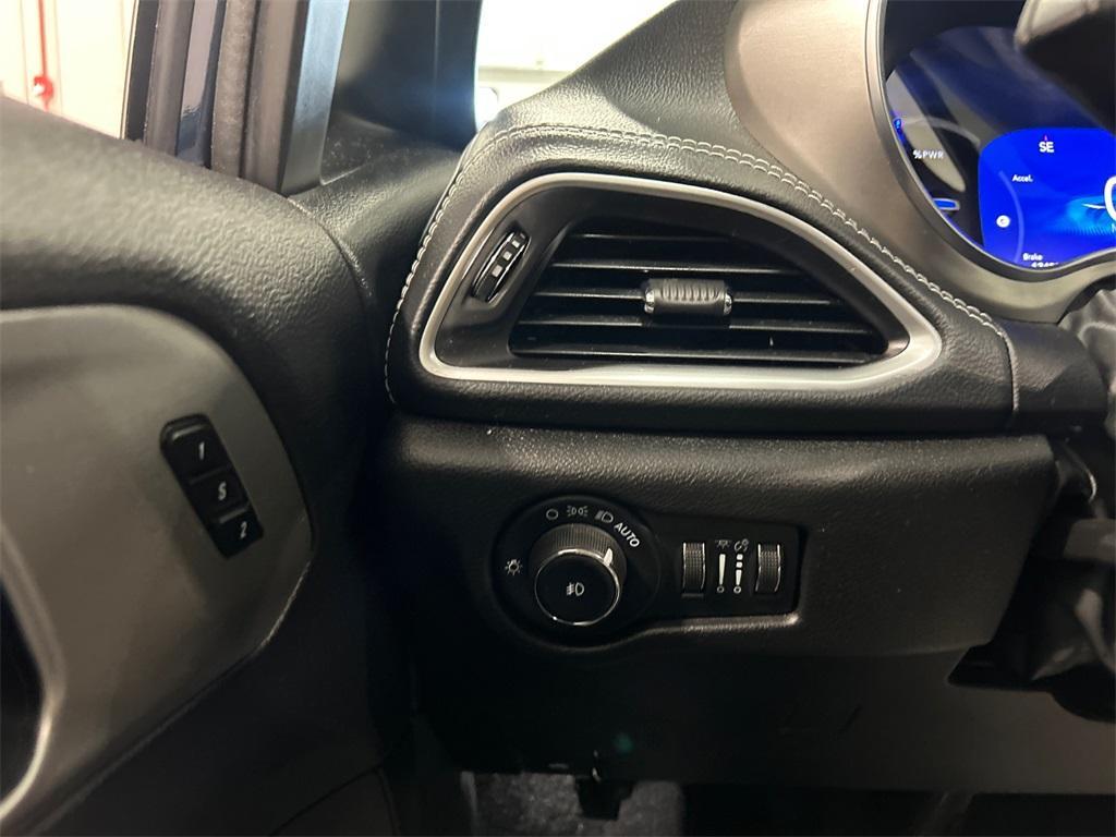 used 2022 Chrysler Pacifica Hybrid car, priced at $37,650
