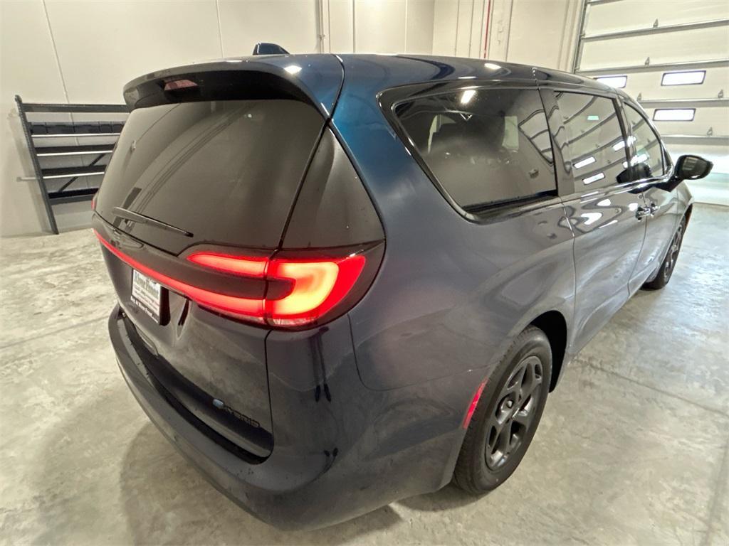 used 2022 Chrysler Pacifica Hybrid car, priced at $37,650