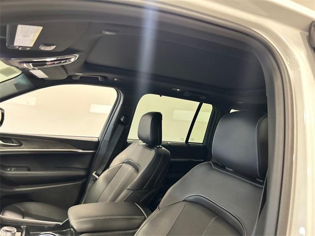 new 2025 Jeep Grand Cherokee car, priced at $51,351