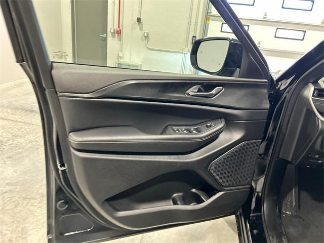 new 2025 Jeep Grand Cherokee car, priced at $43,581