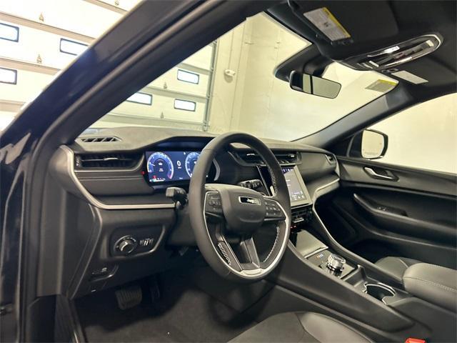 new 2025 Jeep Grand Cherokee car, priced at $43,581