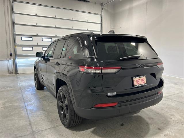 new 2025 Jeep Grand Cherokee car, priced at $43,581
