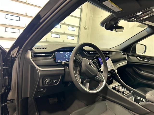 new 2025 Jeep Grand Cherokee car, priced at $39,724