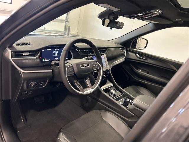 new 2025 Jeep Grand Cherokee car, priced at $42,511