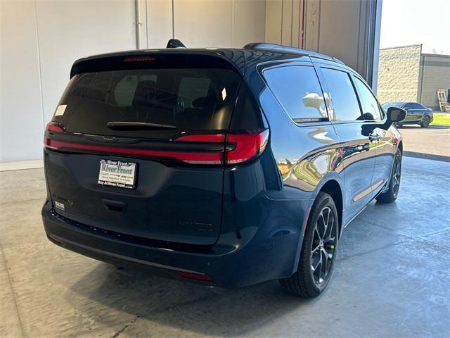 new 2025 Chrysler Pacifica car, priced at $54,401