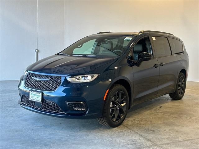 new 2025 Chrysler Pacifica car, priced at $54,401