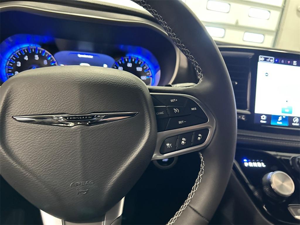 new 2025 Chrysler Pacifica car, priced at $42,073