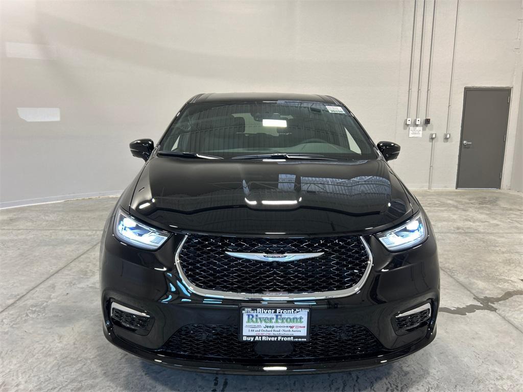 new 2025 Chrysler Pacifica car, priced at $42,073