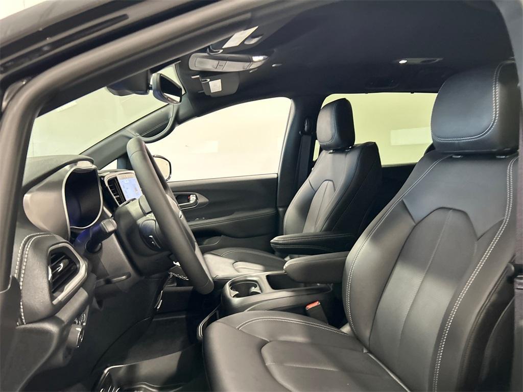 new 2025 Chrysler Pacifica car, priced at $42,073