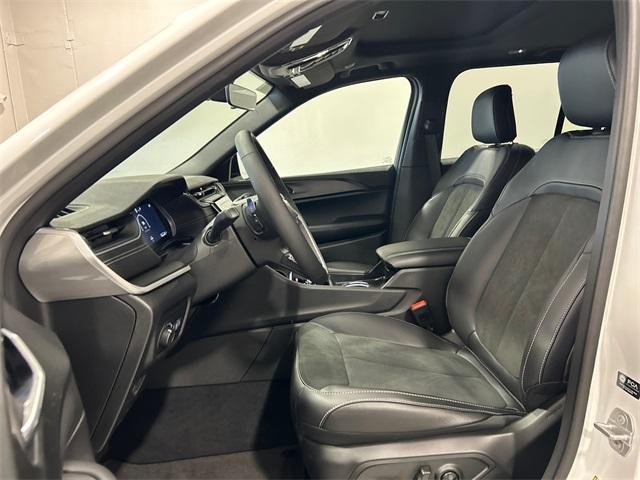 new 2025 Jeep Grand Cherokee car, priced at $42,002