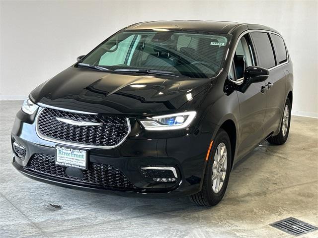 new 2024 Chrysler Pacifica car, priced at $36,393