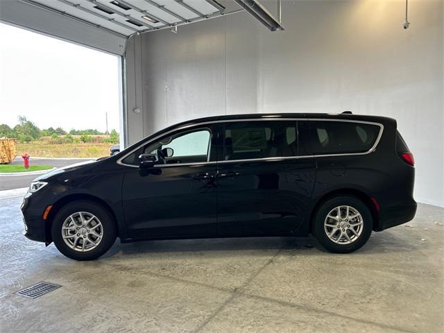 new 2024 Chrysler Pacifica car, priced at $36,393