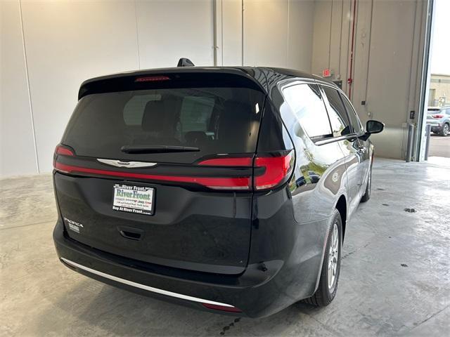 new 2024 Chrysler Pacifica car, priced at $36,393