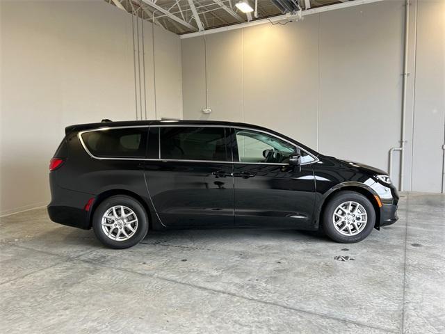 new 2024 Chrysler Pacifica car, priced at $36,393