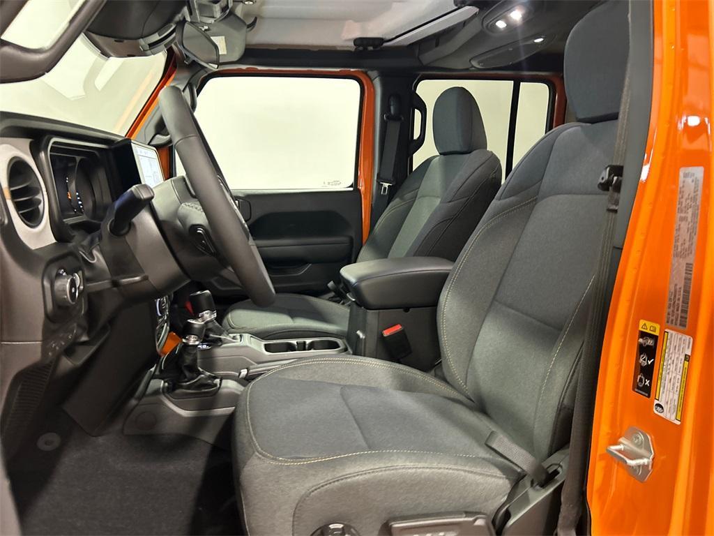 new 2025 Jeep Wrangler car, priced at $48,427