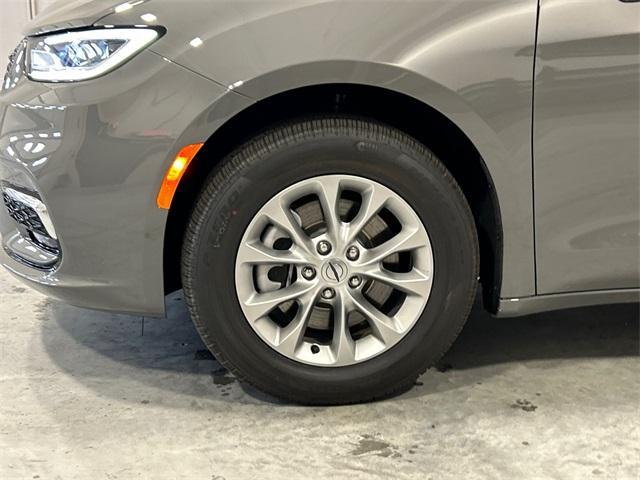 new 2025 Chrysler Pacifica car, priced at $48,143