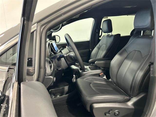 new 2025 Chrysler Pacifica car, priced at $48,143